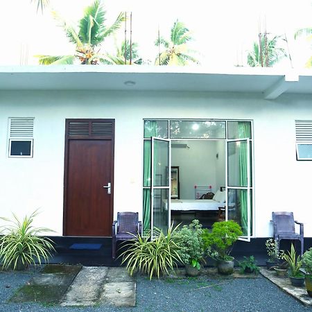 Sandy Palms Guesthouse Hikkaduwa Bagian luar foto