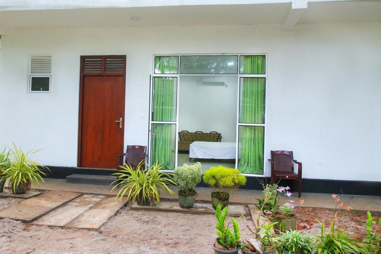 Sandy Palms Guesthouse Hikkaduwa Bagian luar foto