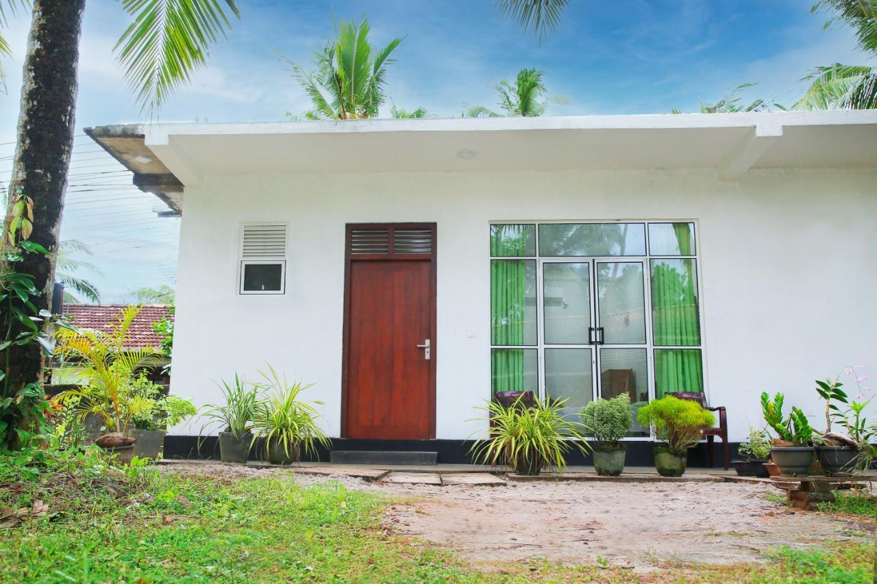 Sandy Palms Guesthouse Hikkaduwa Bagian luar foto