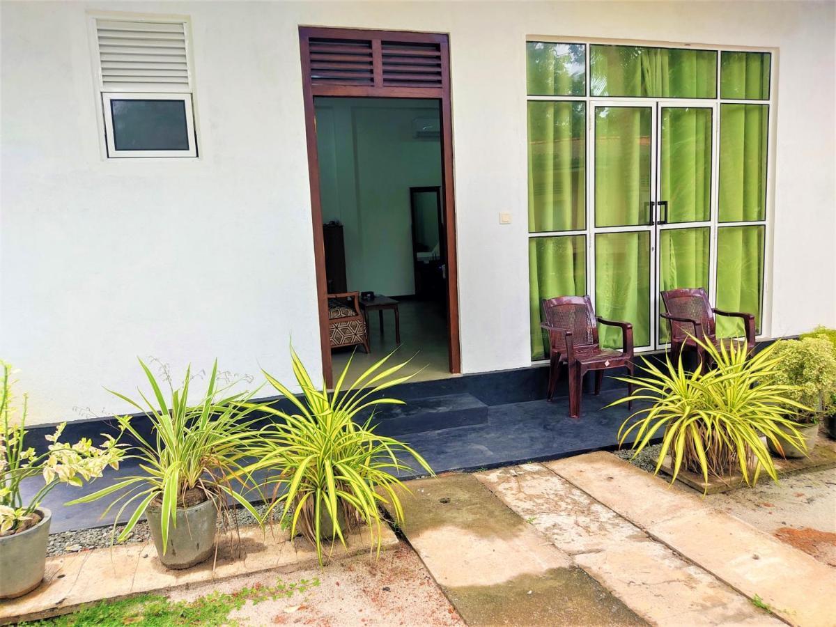 Sandy Palms Guesthouse Hikkaduwa Bagian luar foto