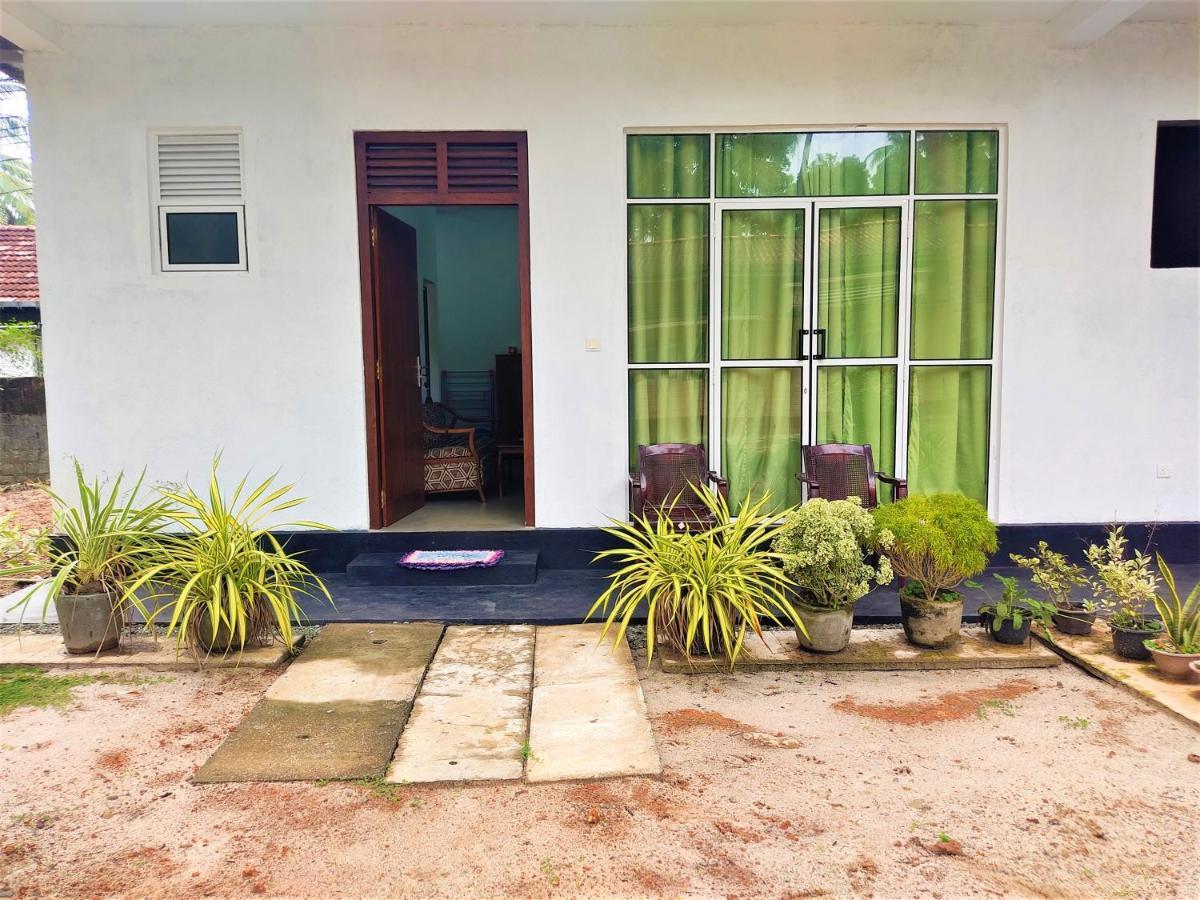 Sandy Palms Guesthouse Hikkaduwa Bagian luar foto
