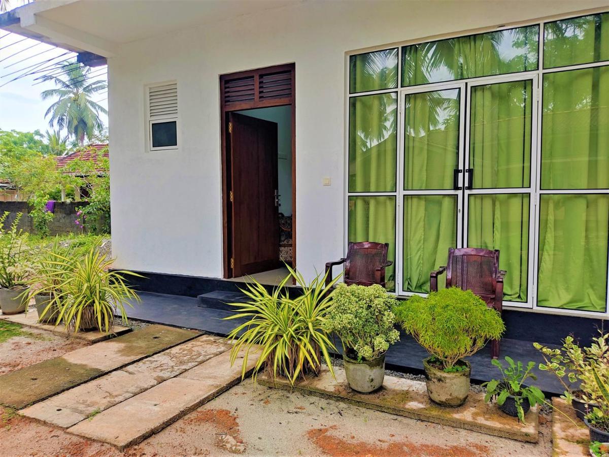 Sandy Palms Guesthouse Hikkaduwa Bagian luar foto