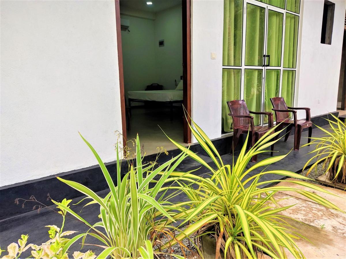 Sandy Palms Guesthouse Hikkaduwa Bagian luar foto