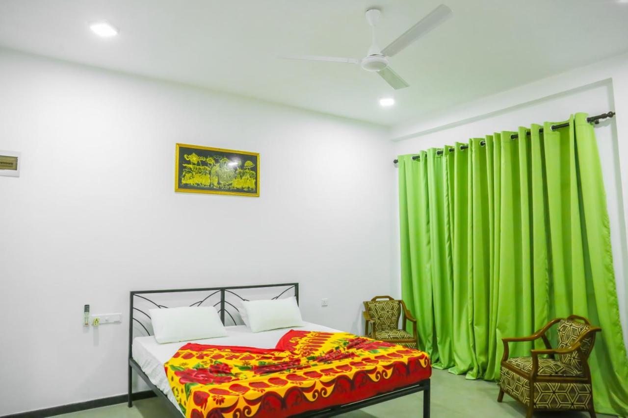 Sandy Palms Guesthouse Hikkaduwa Bagian luar foto