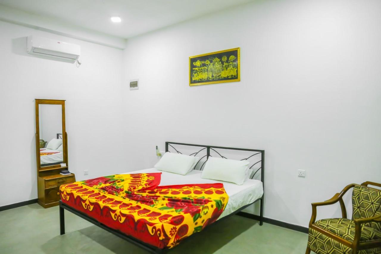 Sandy Palms Guesthouse Hikkaduwa Bagian luar foto