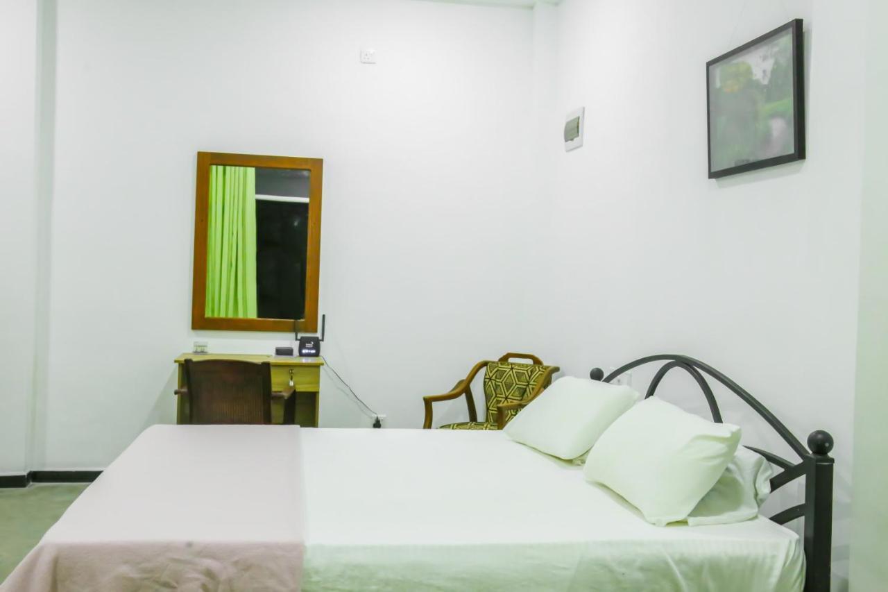 Sandy Palms Guesthouse Hikkaduwa Bagian luar foto