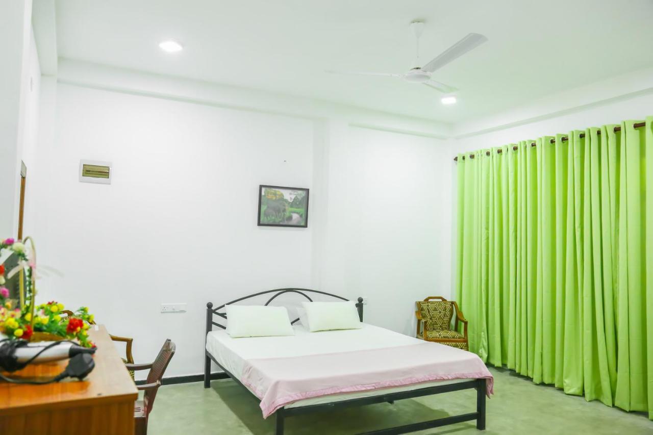 Sandy Palms Guesthouse Hikkaduwa Bagian luar foto