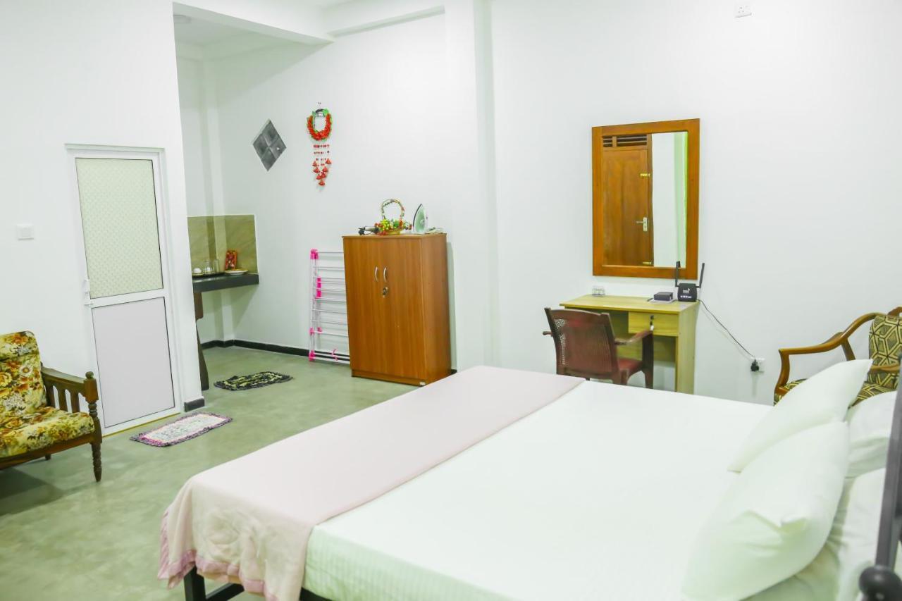 Sandy Palms Guesthouse Hikkaduwa Bagian luar foto
