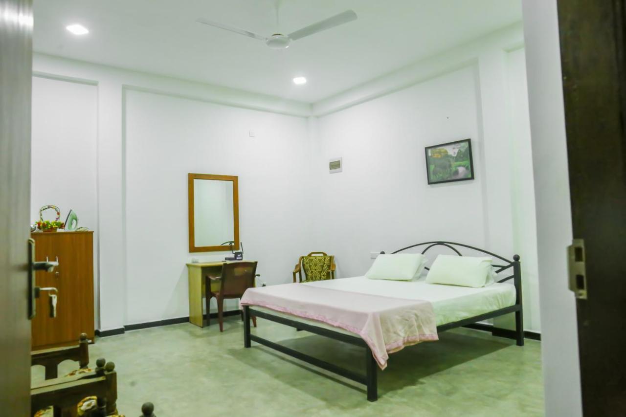 Sandy Palms Guesthouse Hikkaduwa Bagian luar foto