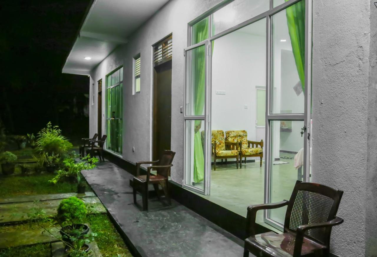 Sandy Palms Guesthouse Hikkaduwa Bagian luar foto