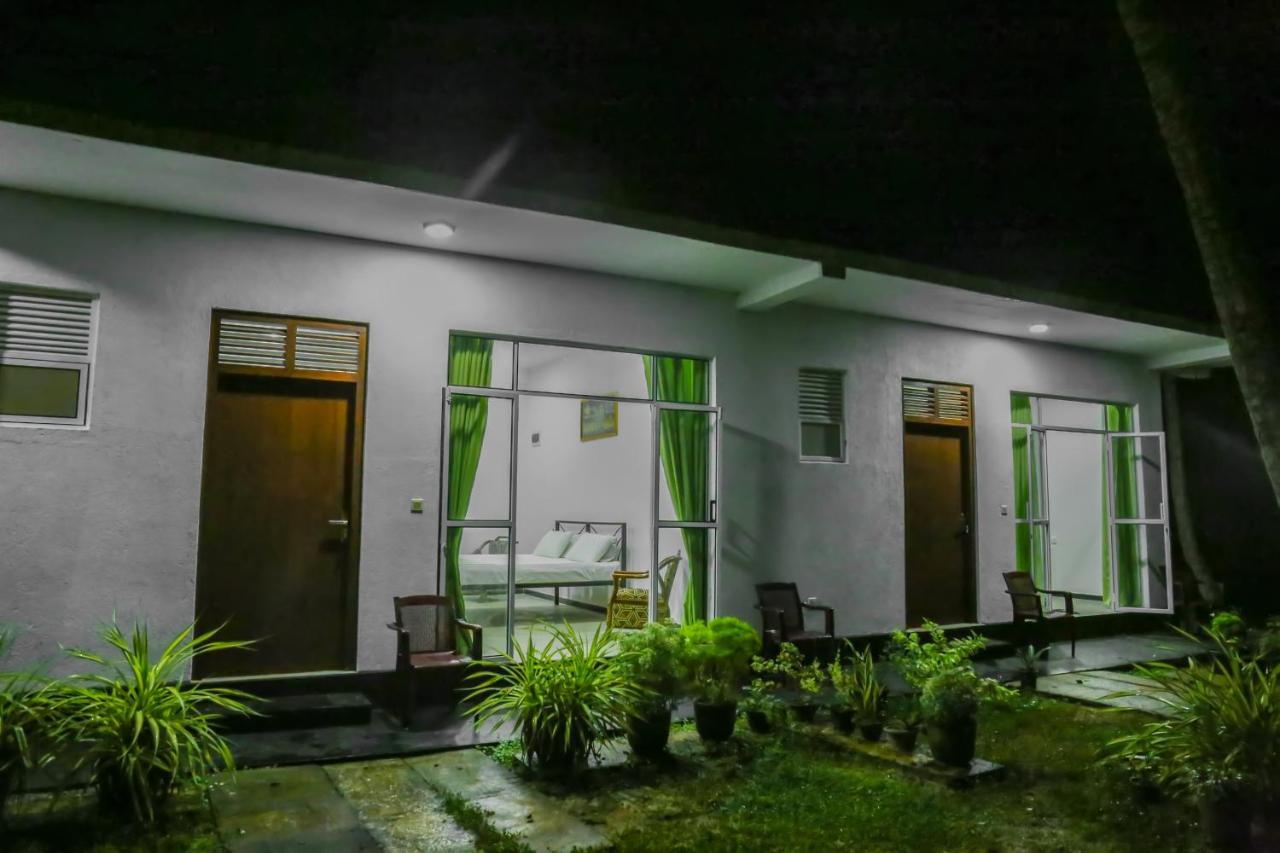 Sandy Palms Guesthouse Hikkaduwa Bagian luar foto