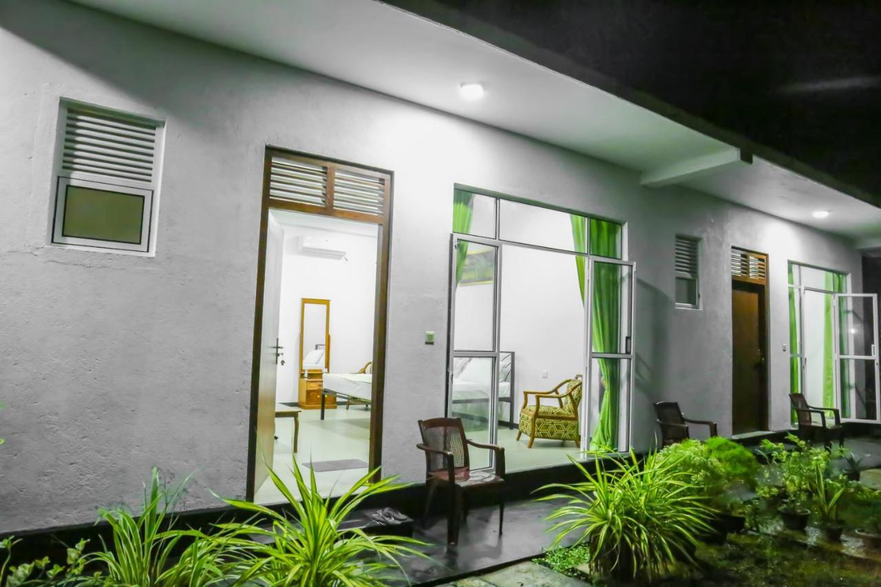 Sandy Palms Guesthouse Hikkaduwa Bagian luar foto