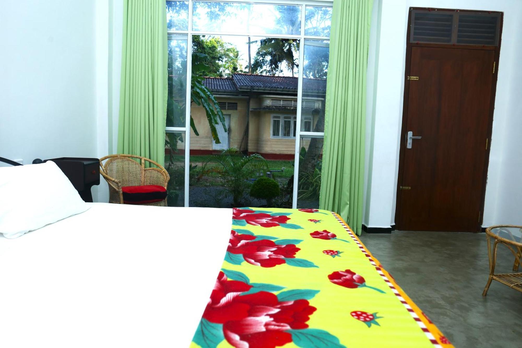 Sandy Palms Guesthouse Hikkaduwa Bagian luar foto
