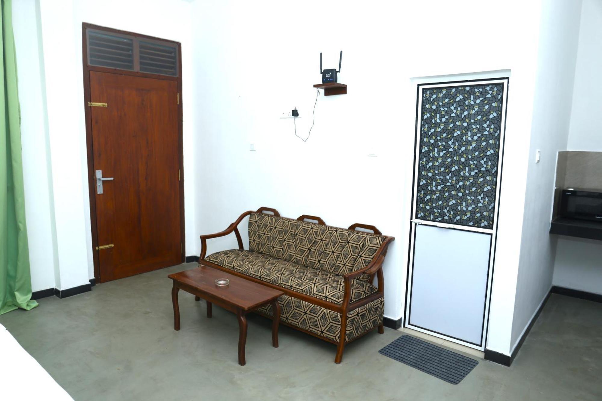 Sandy Palms Guesthouse Hikkaduwa Bagian luar foto