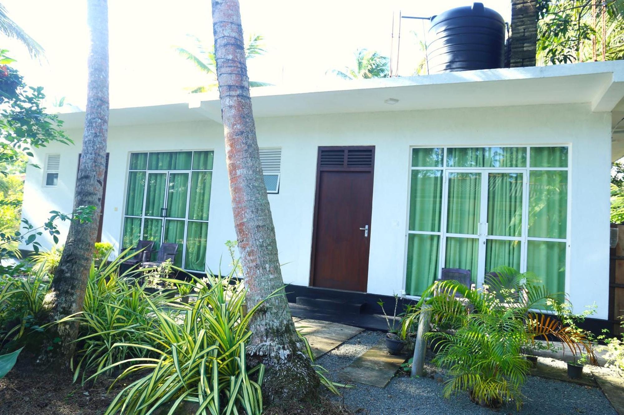 Sandy Palms Guesthouse Hikkaduwa Bagian luar foto