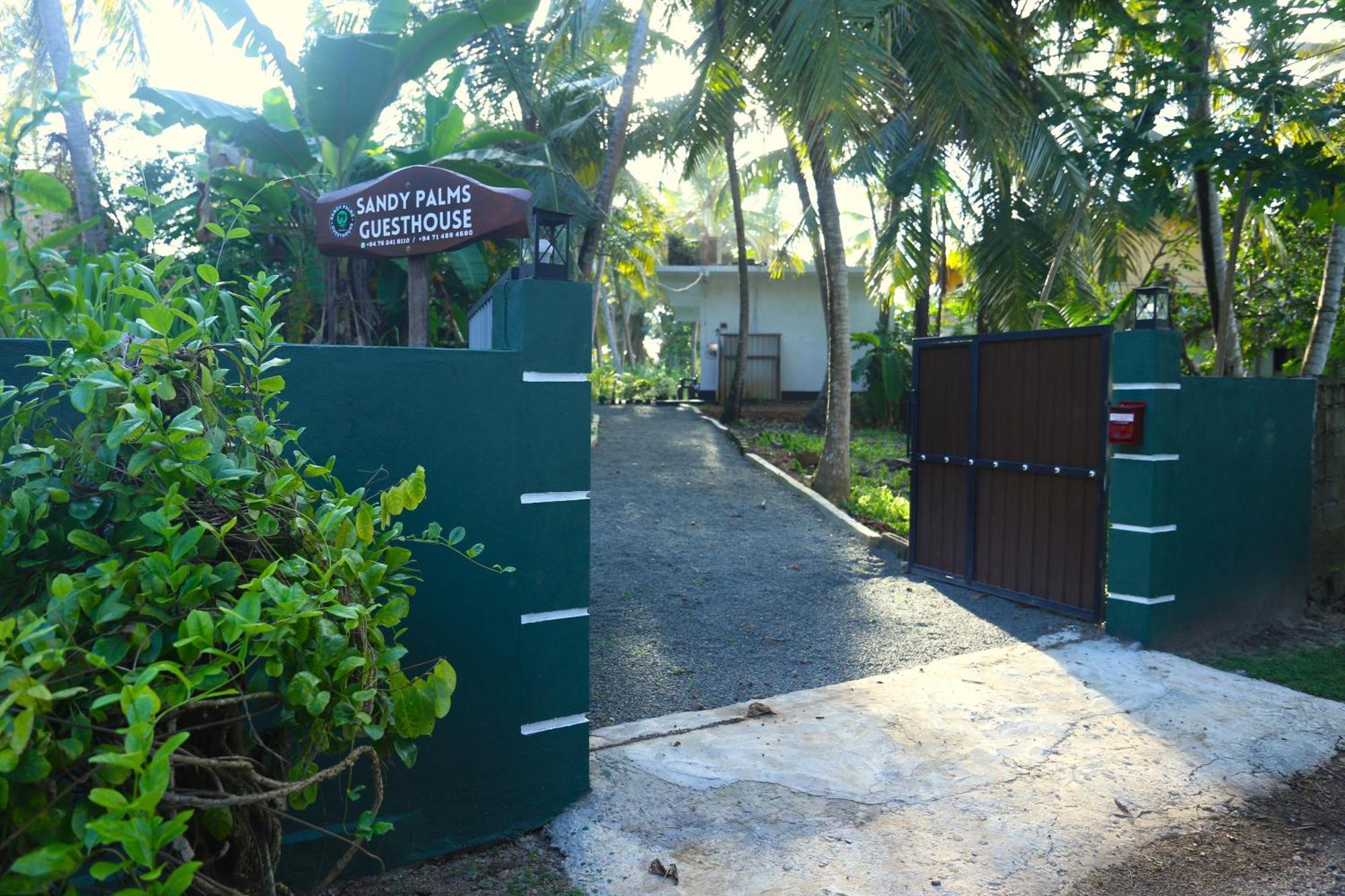 Sandy Palms Guesthouse Hikkaduwa Bagian luar foto