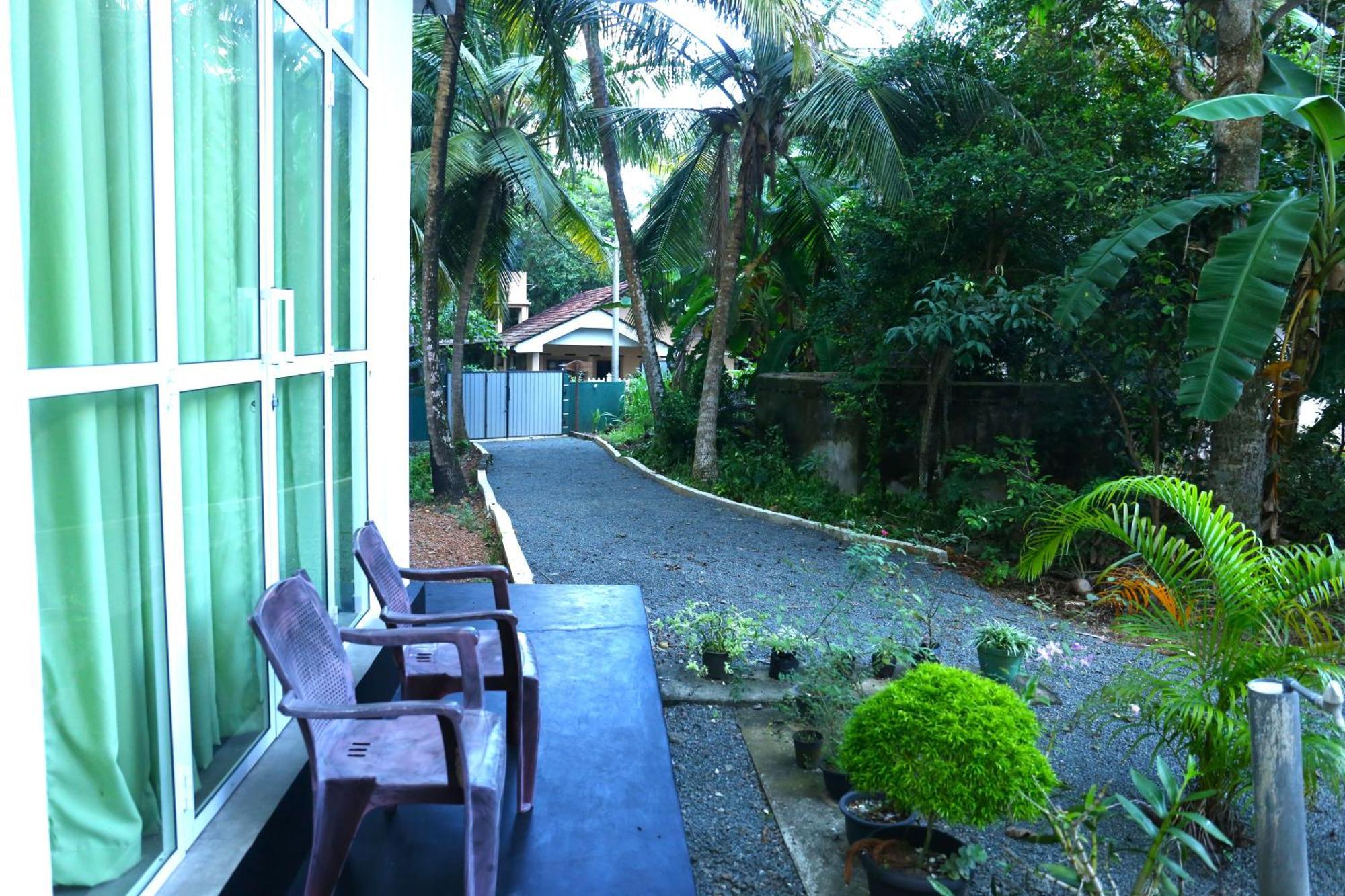 Sandy Palms Guesthouse Hikkaduwa Bagian luar foto