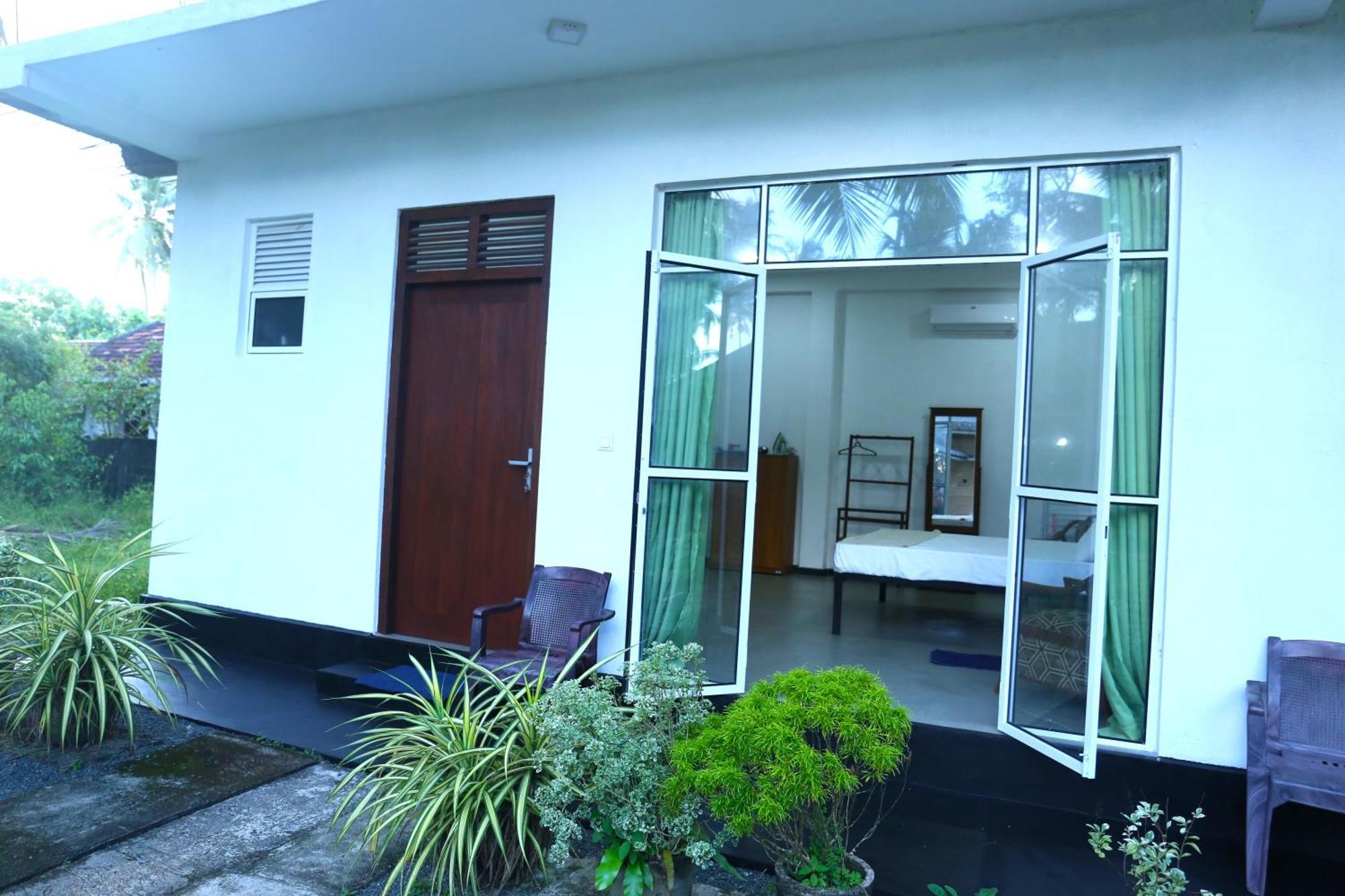 Sandy Palms Guesthouse Hikkaduwa Bagian luar foto