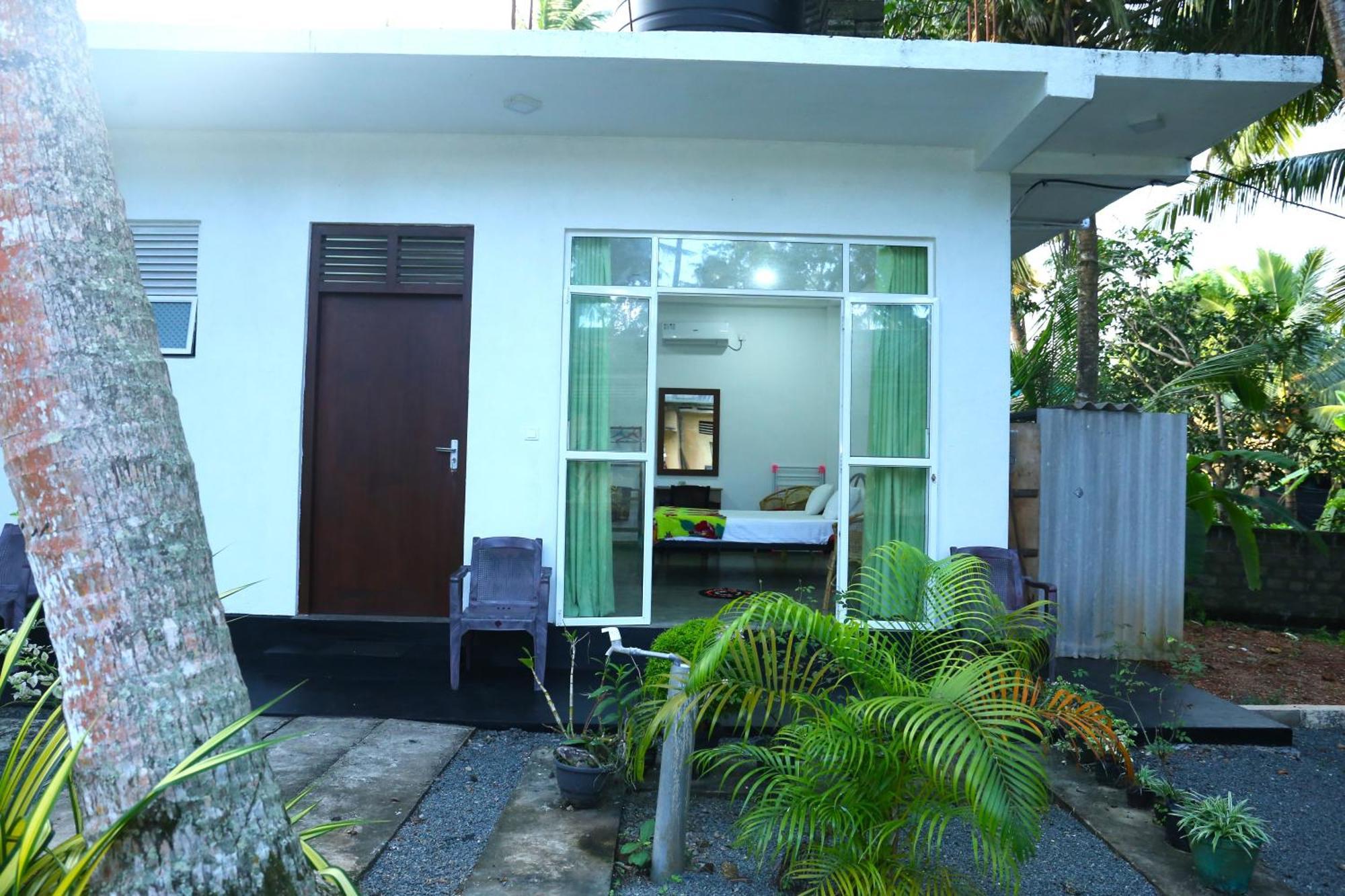 Sandy Palms Guesthouse Hikkaduwa Bagian luar foto
