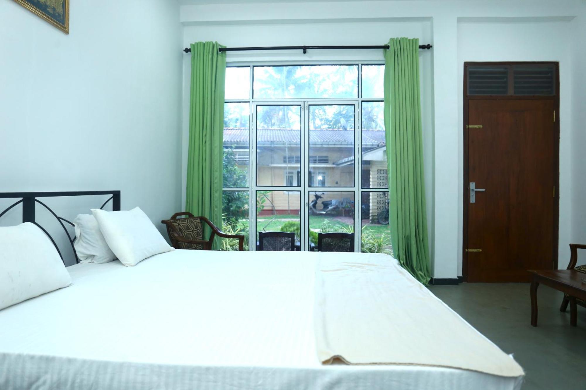 Sandy Palms Guesthouse Hikkaduwa Bagian luar foto