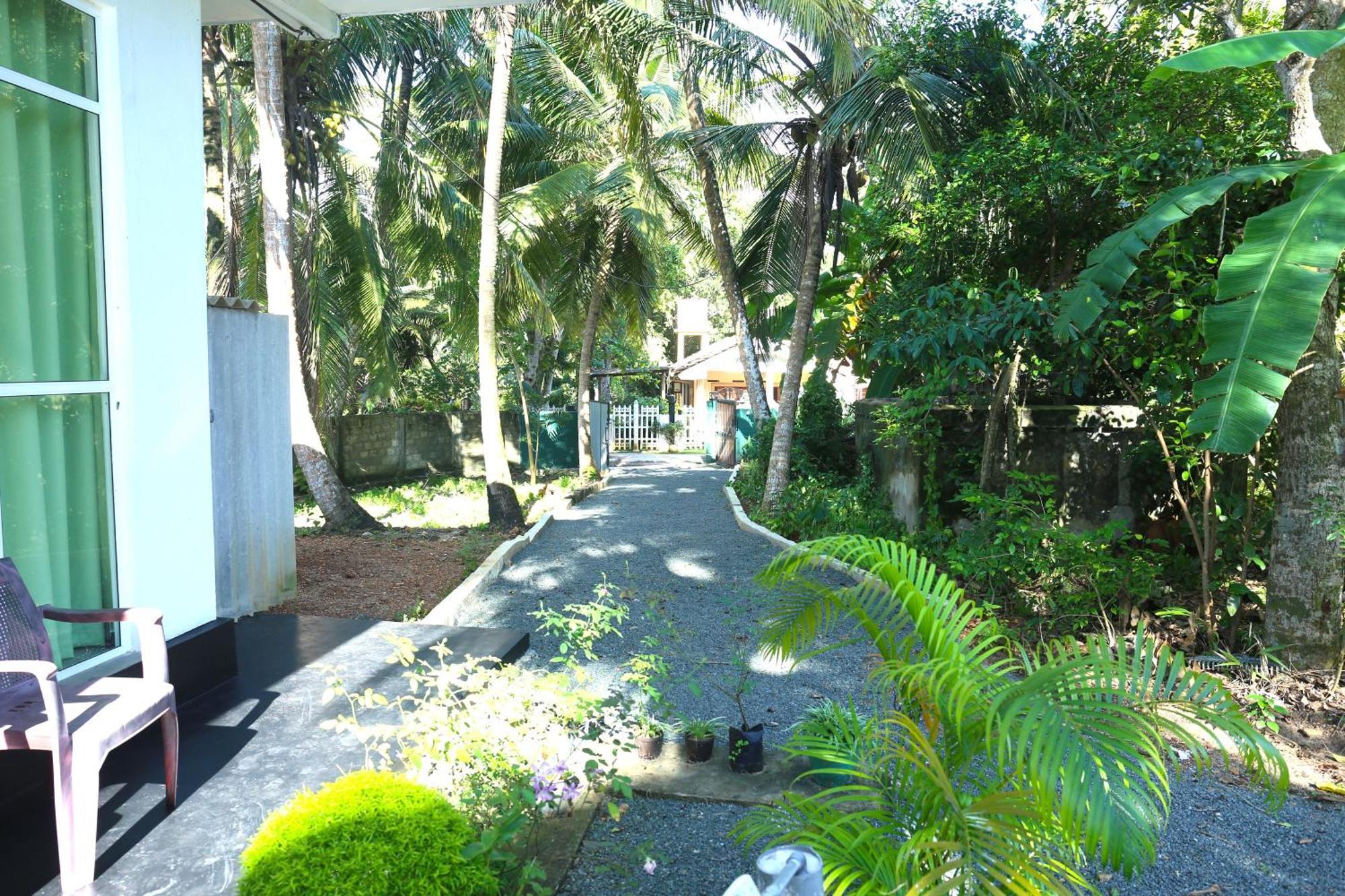 Sandy Palms Guesthouse Hikkaduwa Bagian luar foto