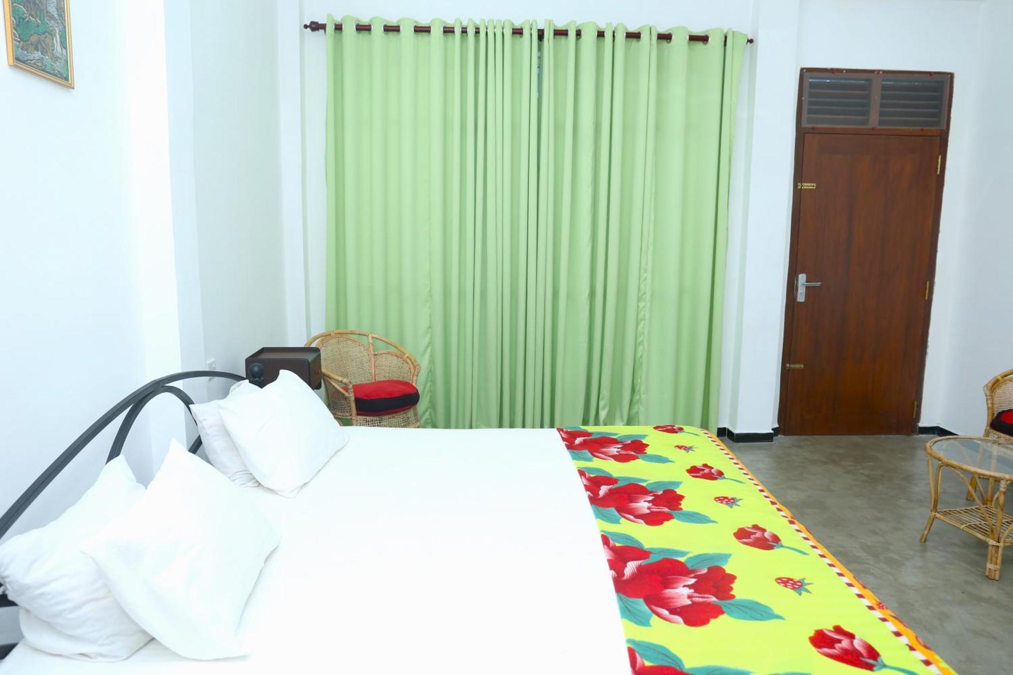 Sandy Palms Guesthouse Hikkaduwa Bagian luar foto