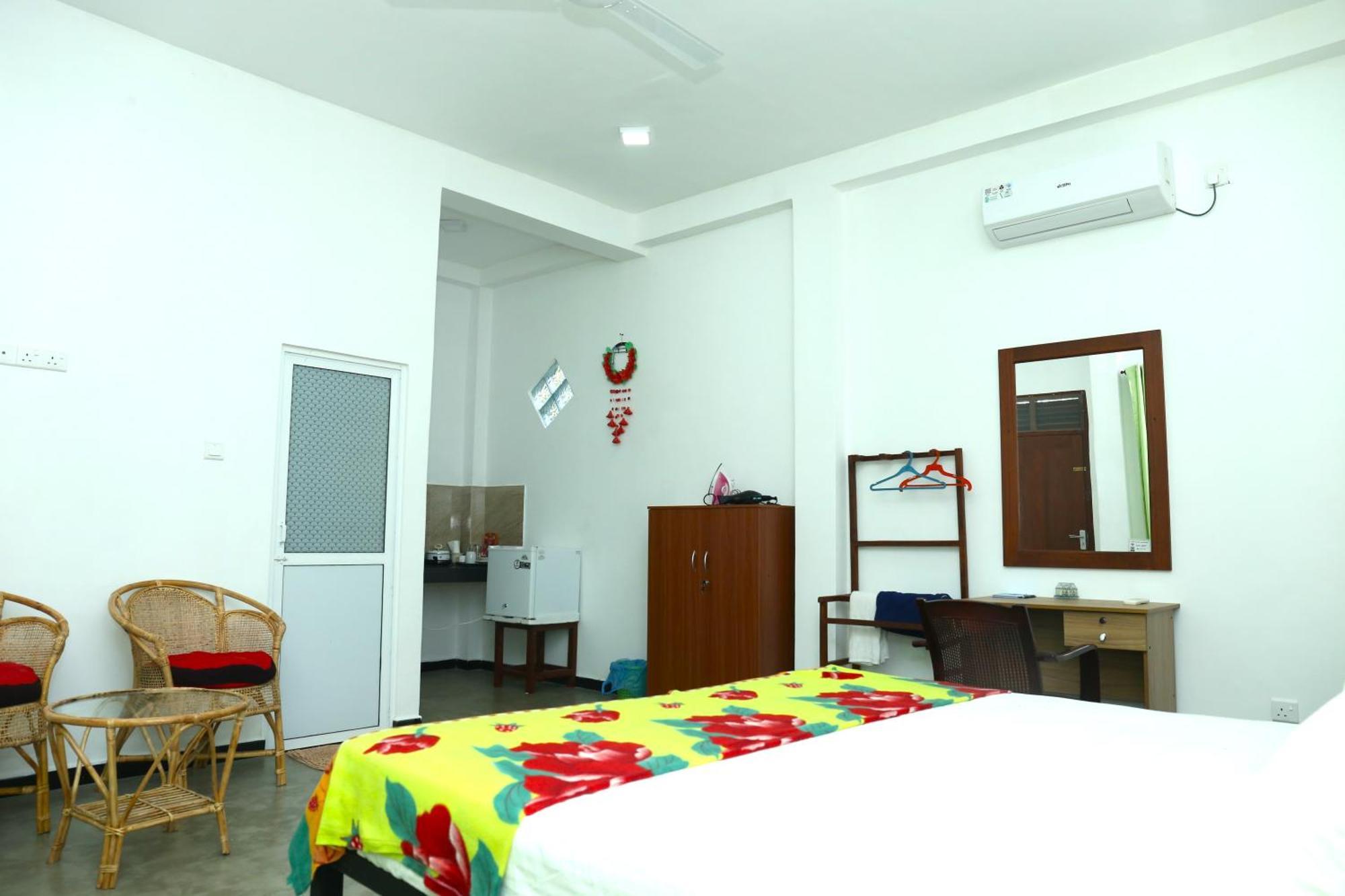 Sandy Palms Guesthouse Hikkaduwa Bagian luar foto