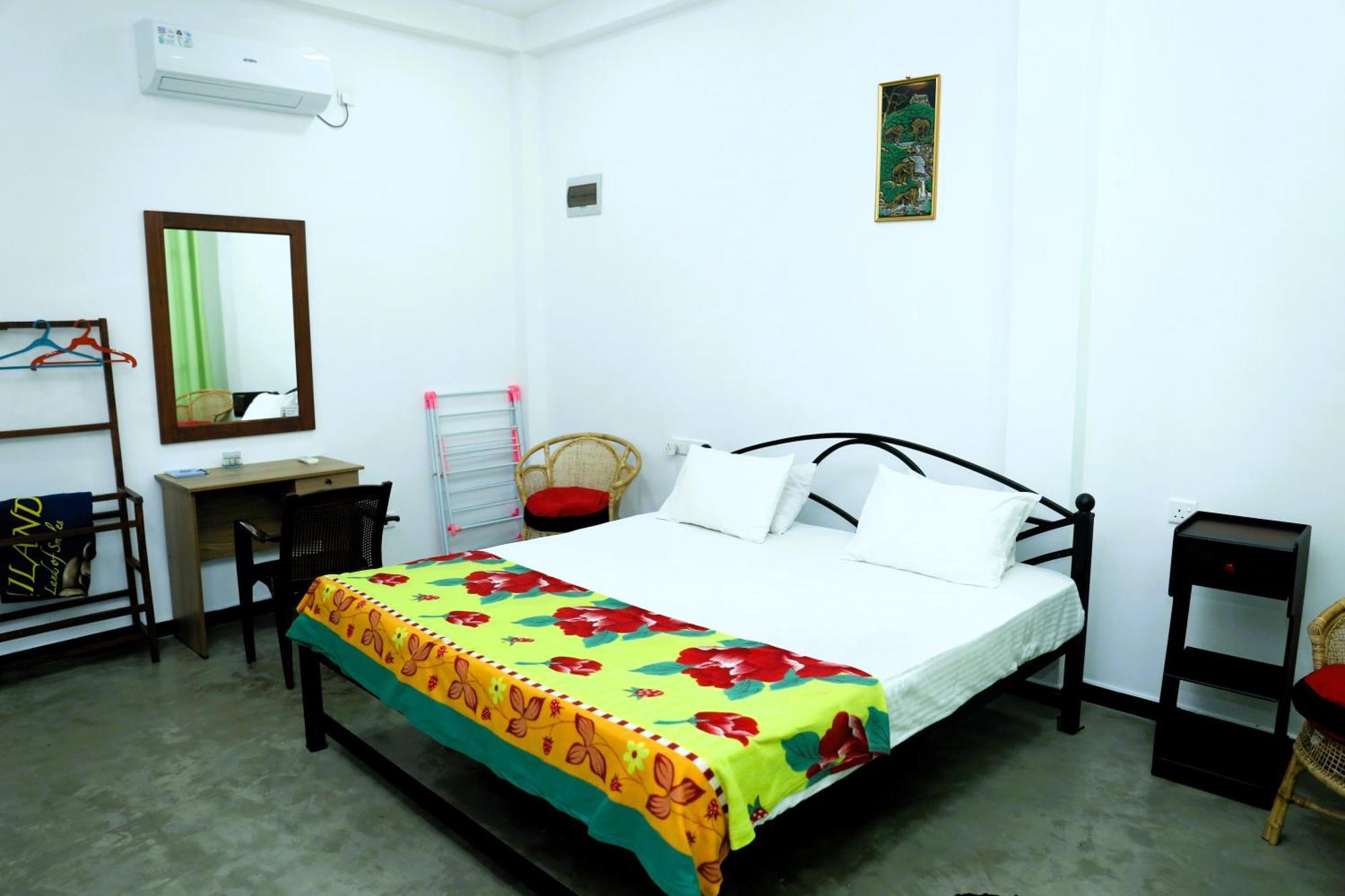 Sandy Palms Guesthouse Hikkaduwa Bagian luar foto