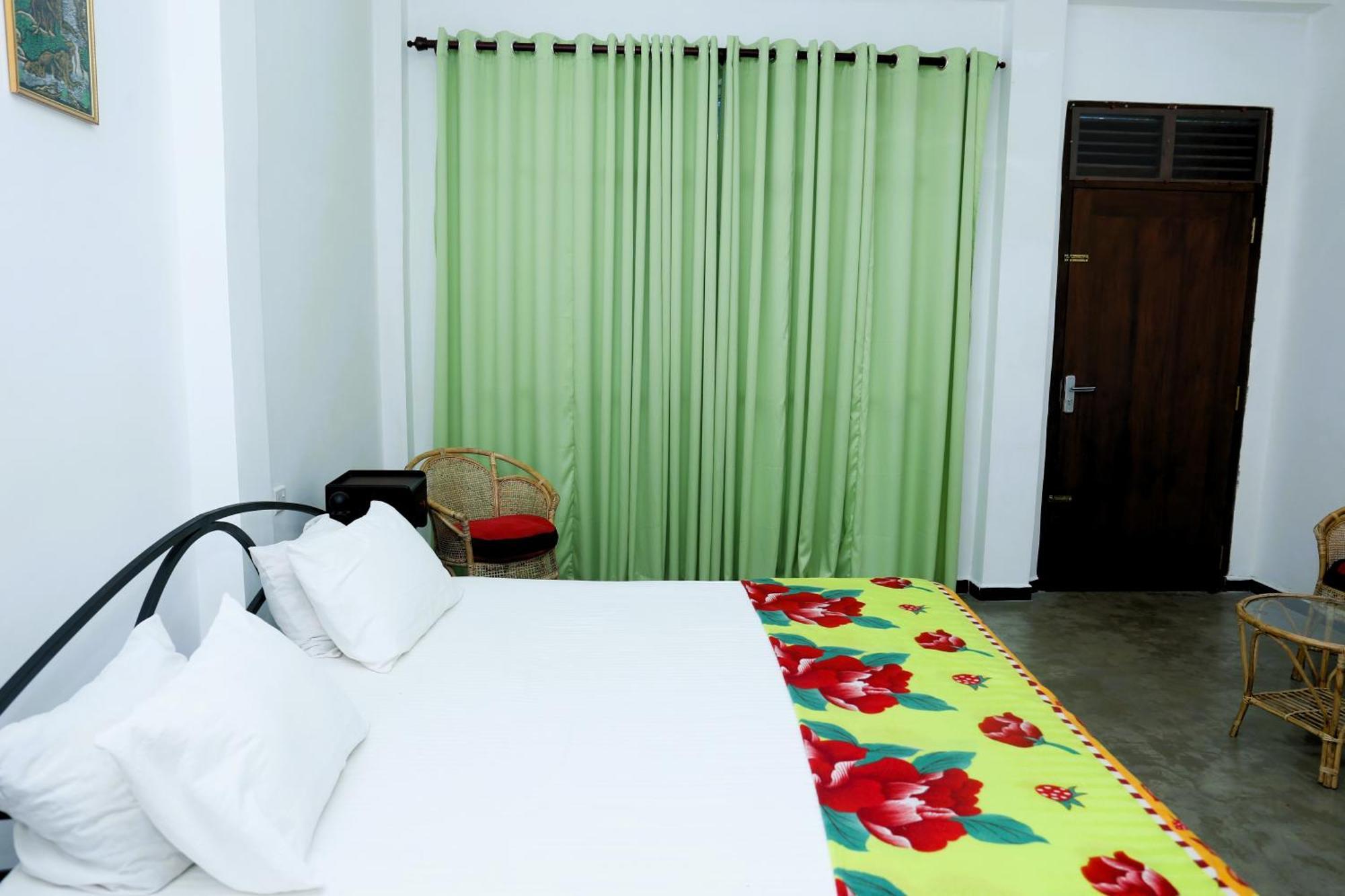 Sandy Palms Guesthouse Hikkaduwa Bagian luar foto