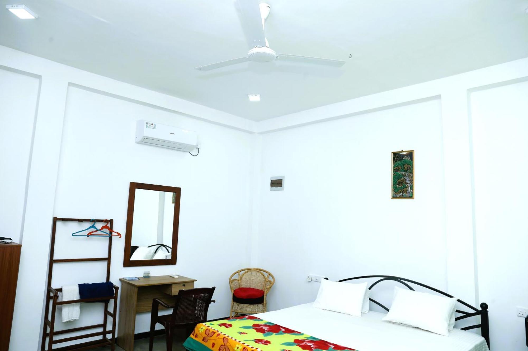 Sandy Palms Guesthouse Hikkaduwa Bagian luar foto